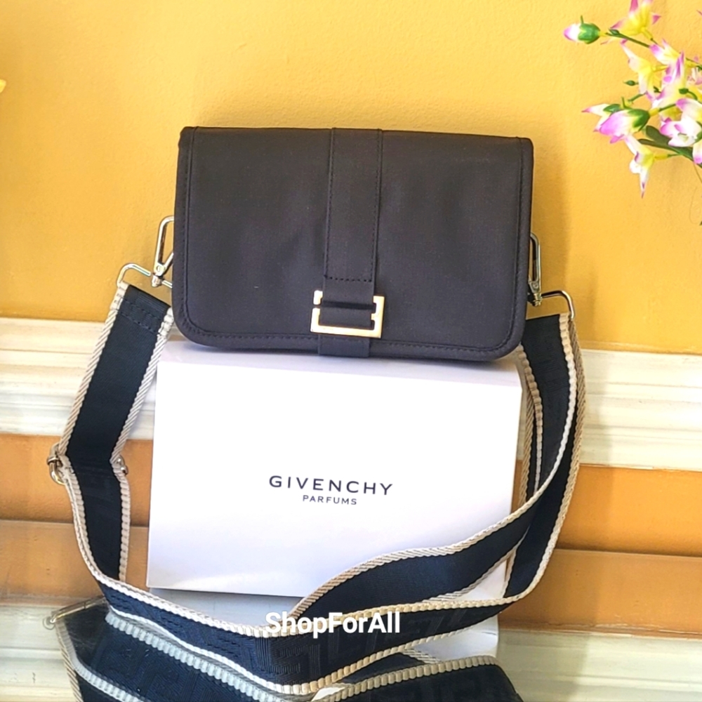 Givenchy - Picture 2 of 13